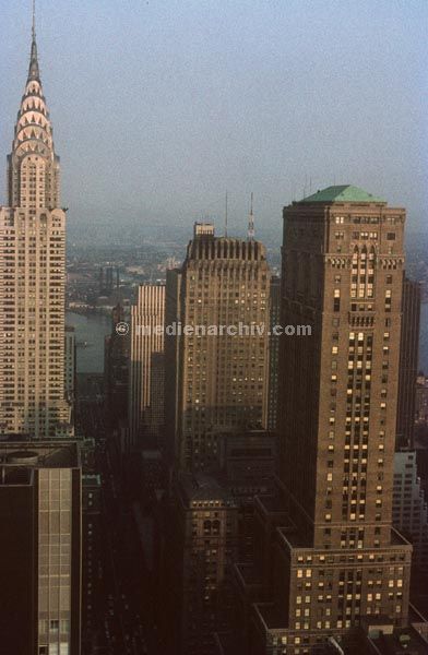1966. USA. New York. Empire State Building
1966. USA. New York. Chrysler-Buiding. Empire State Building
Schlüsselwörter: Empire State Building;Hochhaus;New York;Skyline;USA