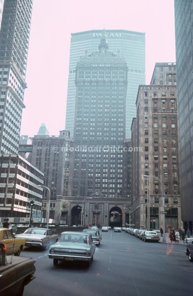 1966. USA. New York.
1966. USA. New York.
Schlüsselwörter: Hochhaus;New York;Skyline;USA