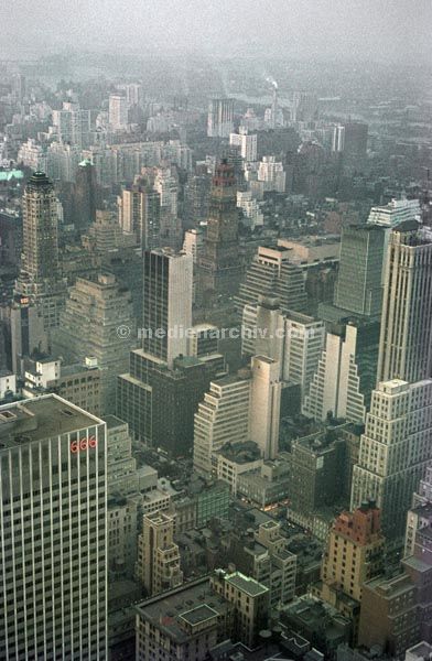 1966. USA. New York.
1966. USA. New York.
Schlüsselwörter: 1966;Hochhaus;New York;Skyline;USA