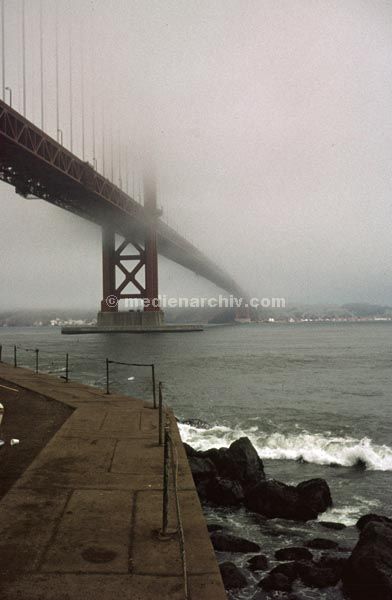 1978. USA. San Francisco. Golden Gate Bridge
1978. USA. Kalifornien. San Francisco. Golden Gate Bridge.
Schlüsselwörter: 1978;Brücke;Golden Gate Bridge;Kalifornien;San Francisco;USA