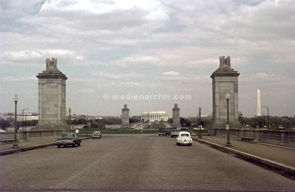1966. USA. Washington.
1966. USA. Washington. Platz.
Schlüsselwörter: USA;Washington