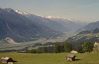 Dateiname=AutTrSoe1979-15.jpg
Dateigröße=127KB
Abmessungen: 600x392
hinzugefügt am: 27. Januar 2011 AutTrSoe1979-15.jpg