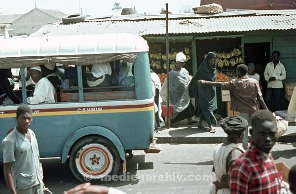 1969. Afrika. Senegal. Dakar. Autobus. Bushaltestelle