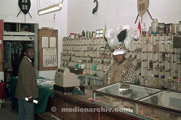 1975. Südafrika. Laden. Geschäft