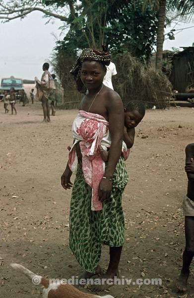 1975. Südafrika. Afrikaner. Mutter und Kind