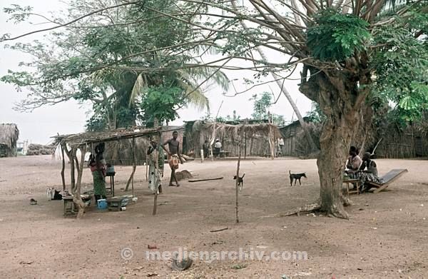 1975. Südafrika. Dorf