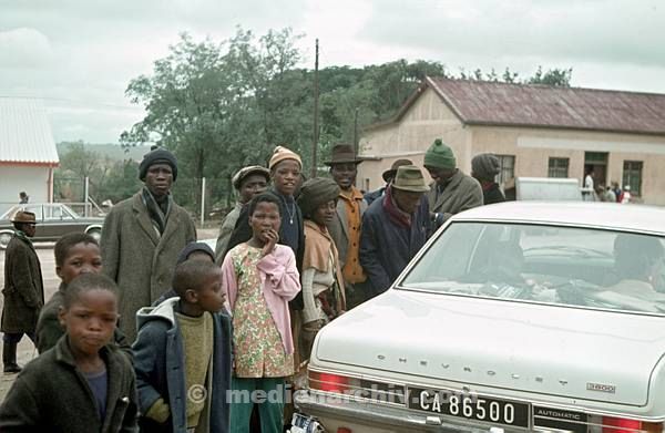 1975. Südafrika. Afrikaner von einem Auto Chevrolet