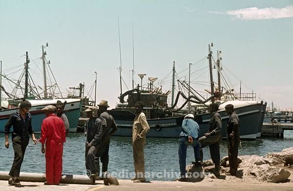 1975. Südafrika. Meer. Afrikaner. Schiffe im Hafen