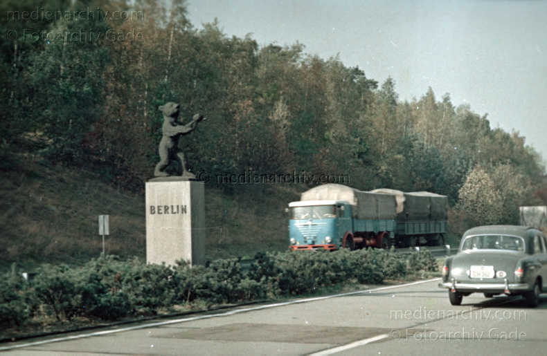 1975. Berlin. Autobahnausfahrt. Transitstrecke