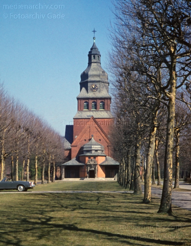 1967. Berlin. Mitte. Kirche