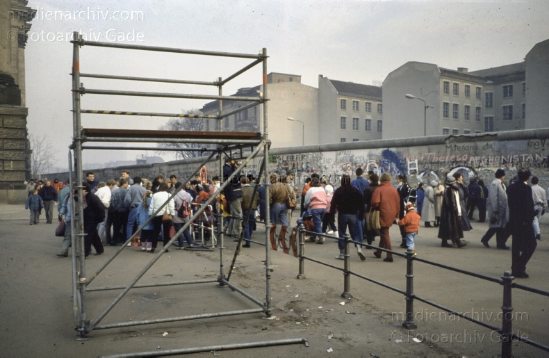1980. Deutschland. DDR. Berlin. Berliner Mauer beim Reichstag