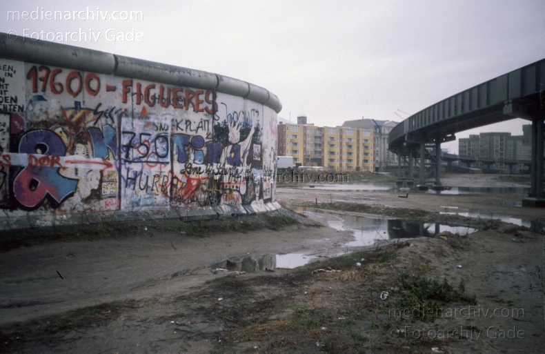 1980. Deutschland. DDR. Berlin. Berliner Mauer. Potsdamer Platz. Magnetschwebebahn