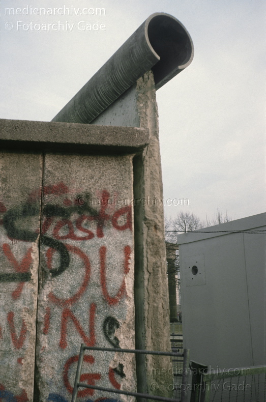 1989. Deutschland. DDR. Berlin. Berliner Mauer.