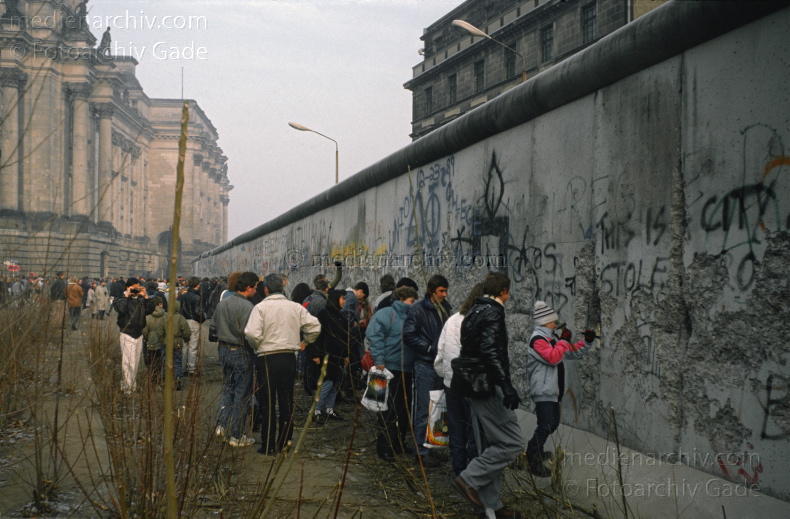 1989. Deutschland. DDR. Berlin. Berliner Mauer. Mauerspechte