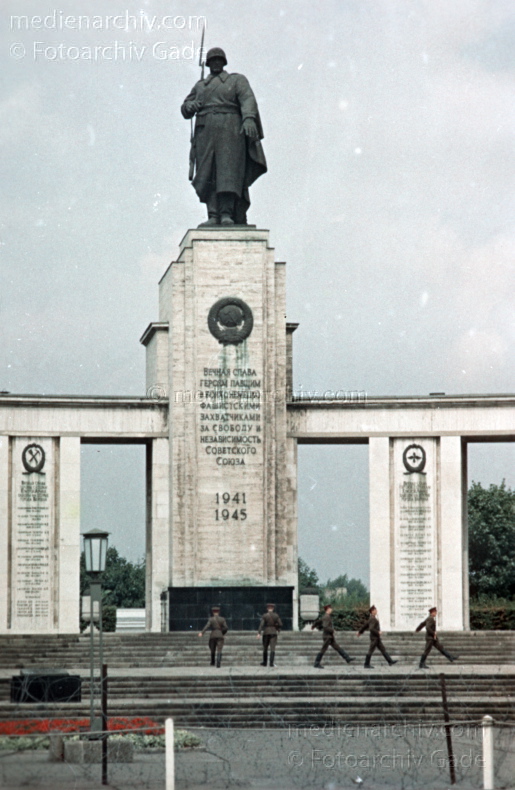 1967. Deutschland. Berlin. Tiergarten.Sowjetisches Ehrenmal