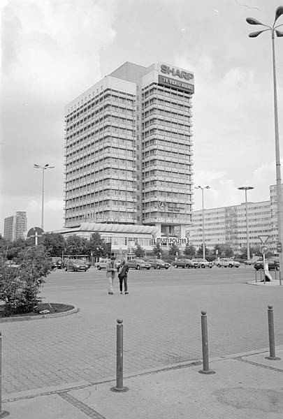 4. Juni 1990. Berlin. Berlin-Mitte. Alexanderplatz.