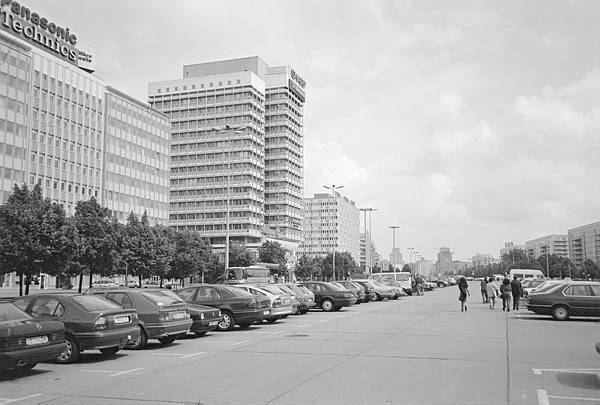 September 1988. DDR. Berlin / Ostberlin. Berlin-Mitte.  Karl-Marx-Allee