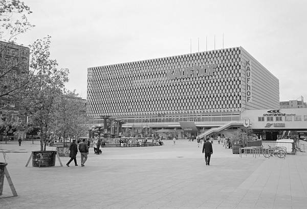 4. Juni 1990. Berlin. Berlin-Mitte. Alexanderplatz.