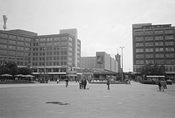 4. Juni 1990. Berlin. Berlin-Mitte. Alexanderplatz.
