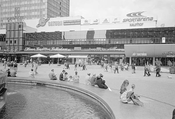September 1988. DDR. Berlin / Ostberlin. Berlin-Mitte. Saturn Elektronikkaufhaus.