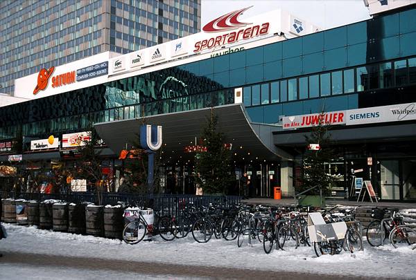 30. Dezember 2000. Berlin. Berlin-Mitte. Der Alexanderplatz ist winterlich verschneit.