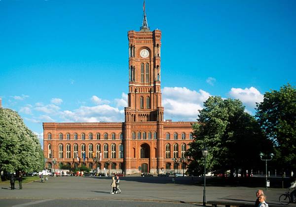 20. Mai 2001. Berlin. Berlin-Mitte. Rotes Rathaus beim Alexanderplatz.
