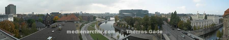 14. 10. 2010. Berlin. Berlin-Mitte. Charit?Hauptbahnhof, Hamburger Bahnhof (Panorama aus mehreren Einzelfotos)
