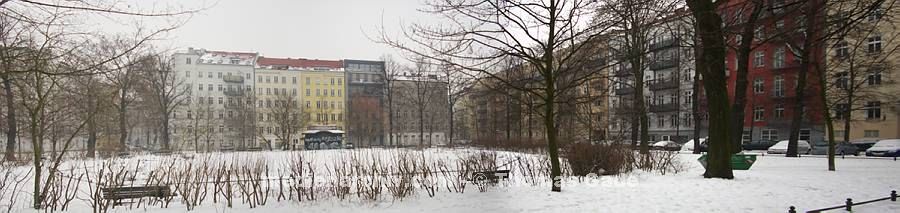10. 2 2010. Berlin. Berlin-Mitte. Arkonaplatz. Winter. Schnee. (Panorama aus mehreren Fotos)