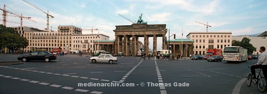 1999. Berlin. Berlin-Mitte. Tiergarten. Brandenburger Tor