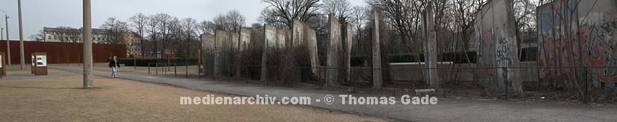12. 3. 2011. Berlin. Berlin-Mitte. Bernauer Stra?. Ehemaliger Mauerstreifen. (Panorama aus mehreren Einzelfotos)