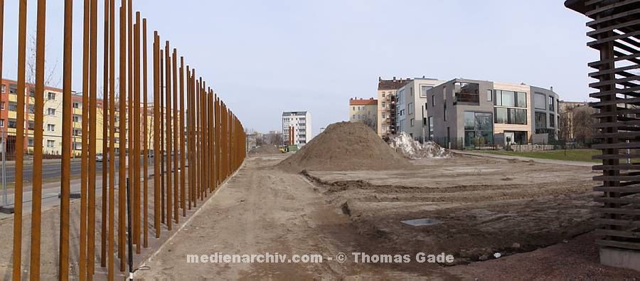 12. 3. 2011. Berlin. Berlin-Mitte. Bernauer Stra?. Ehemaliger Mauerstreifen. Gedenkst?e Berliner Mauer - Berlin Wall Memorial