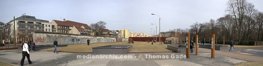 12. 3. 2011. Berlin. Berlin-Mitte. Bernauer Stra?. Ehemaliger Mauerstreifen. (Panorama aus mehreren Einzelfotos)