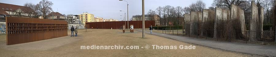 12. 3. 2011. Berlin. Berlin-Mitte. Bernauer Stra?. Ehemaliger Mauerstreifen. (Panorama aus mehreren Einzelfotos)