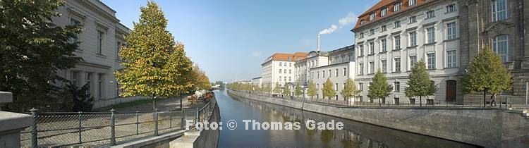 14. 10. 2010. Berlin. Berlin-Mitte. Humboldkanal (Panorama aus mehreren Einzelfotos)