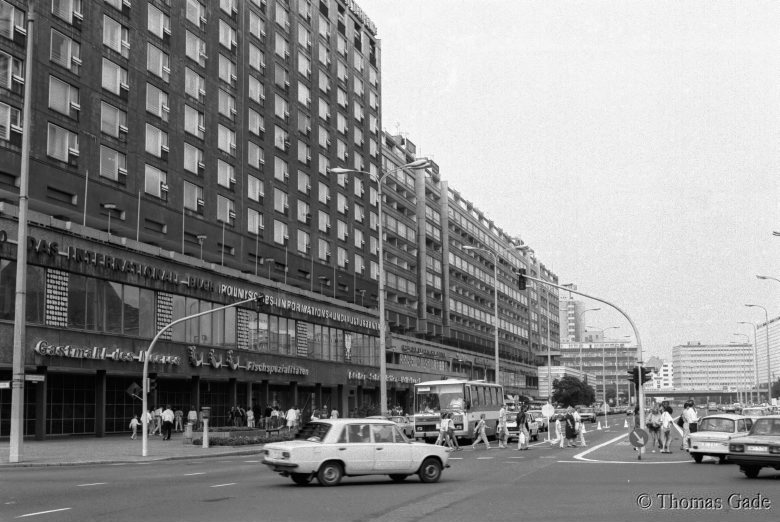 15. Juli 1988. Berlin. Mitte. Karl-Liebknecht-Straße. Gastmahl des Meeres.