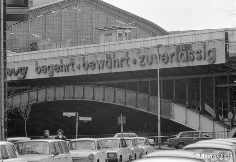 18. 1. 1990. Berlin. Mitte. DDR. Ostberlin. S-Bahnhof Friedrichstraße