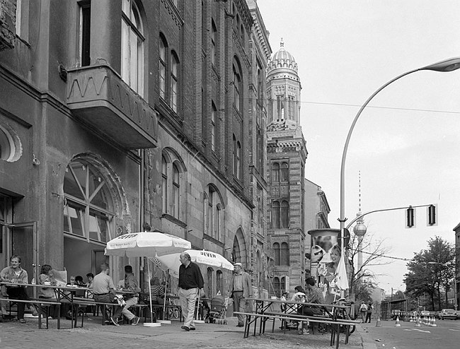 1. 6. 1991. Berlin. Berlin-Mitte. Oranienburger Straße. Scheunenviertel. Spandauer Vorstadt.