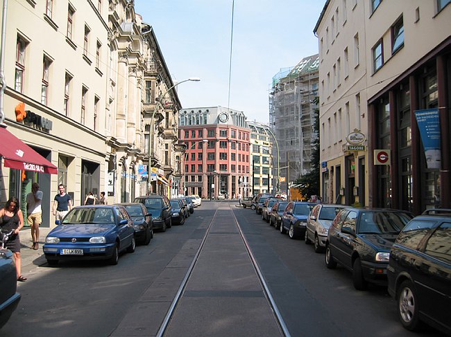 18. August 2002. Berlin. Berlin-Mitte. Scheunenviertel. Oranienburger Str.