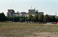 21. 09. 1991. Berlin. Tiergarten. Berlin-Mitte. Brandenburger Tor / Reichstag