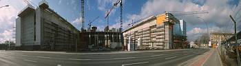 Mrz 1999. Berlin. Berlin-Mitte. Regierungsviertel. Tiergarten. Baustelle Kanzleramt. Kanzleramtsgebude Panorama aus mehreren Einzelfotos)