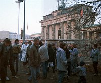 12. November 1989. Deutschland. Berlin. Berlin-Mitte. Tiergarten. Berliner Mauer. Brandenburger Tor