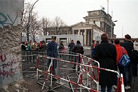 7. Januar 1990.  Berlin. Berlin-Mitte/Tiergarten. DDR Grenze. Berliner Mauer. Uebergang am Brandenburger Tor.