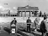 Leierkastenmann  vorm Brandenburger Tor