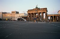 Juni 2000.  Berlin. Berlin-Mitte. Tiergarten. Regierungsviertel. Brandenburger Tor