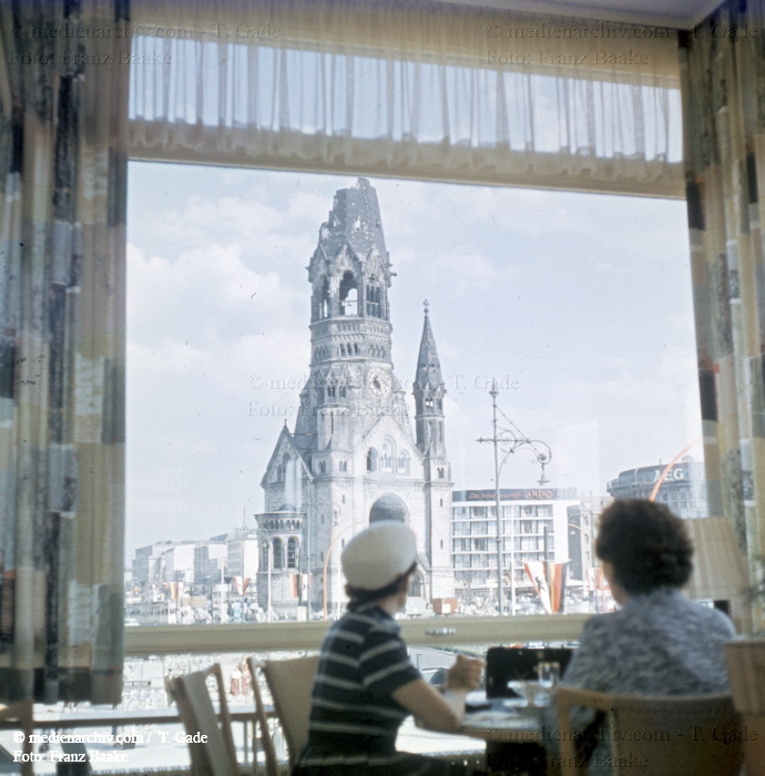 1960. Berlin. CharlottenburgKaiser-Wilhelm-Gedächtniskirche