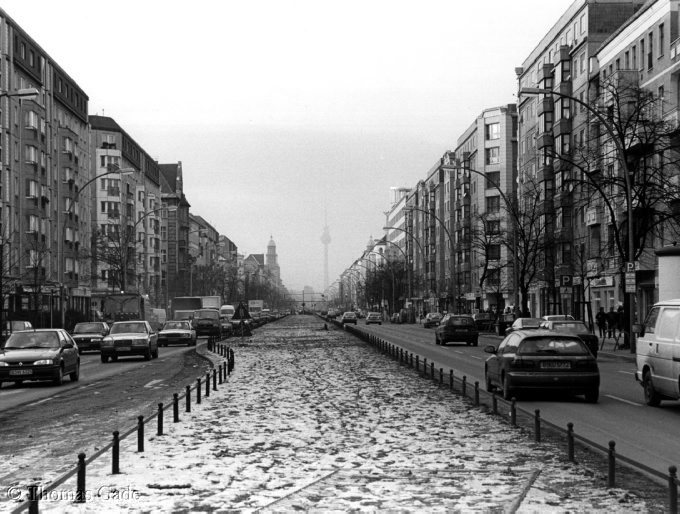 Februar 1996. Berlin. Friedrichshain. Karl-Marx-Allee.