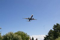 9. 8. 2011. Berlin. Tegel. Flugzeuge im Anflug auf den Flughafen Tegel.