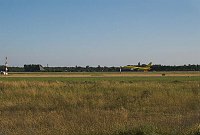 2005. Berlin. Tegel. Flugzeug im Landeanflug auf den Flughafen Tegel.
