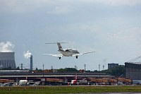 9. 8. 2011. Berlin. Tegel. Flugzeuge im Anflug auf den Flughafen Tegel.