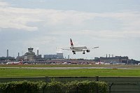 9. 8. 2011. Berlin. Tegel. Flugzeuge im Anflug auf den Flughafen Tegel.